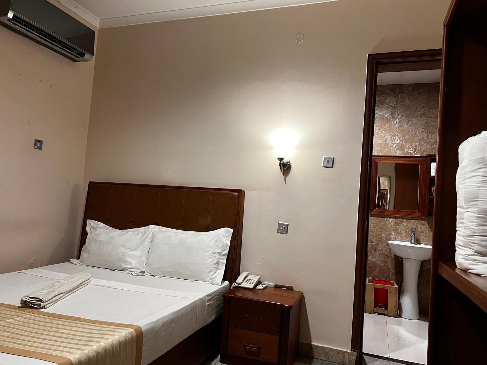 K27 Premier Backpackers Hostel Dar es Salaam Exterior foto
